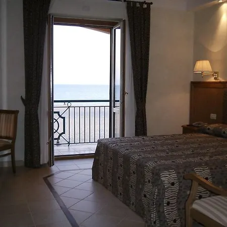 Ristorante La Lampara Hotel Gizzeria