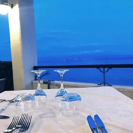 מלון Ristorante La Lampara 4*